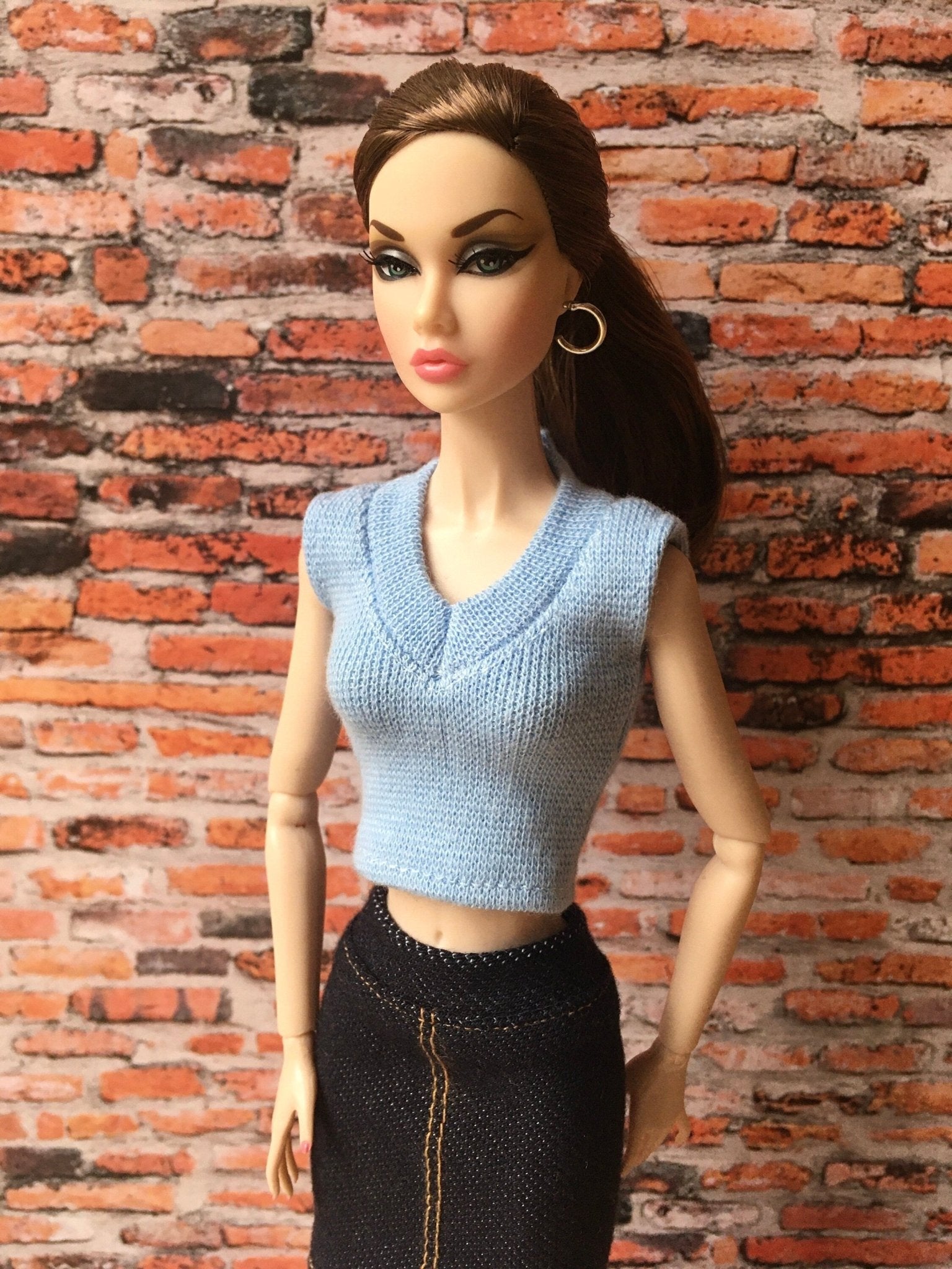 Sleek V-Neck Crop T-shirt for Poppy Parker Doll, many colors - Bouutique.com