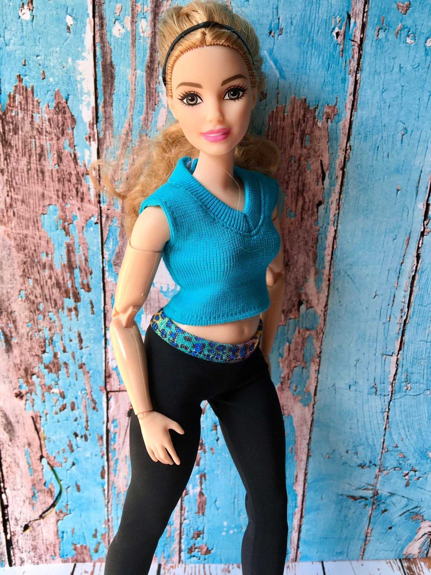 Sleek V-neck Crop Top for Curvy Doll 1/6-scale, many colors - Bouutique.com