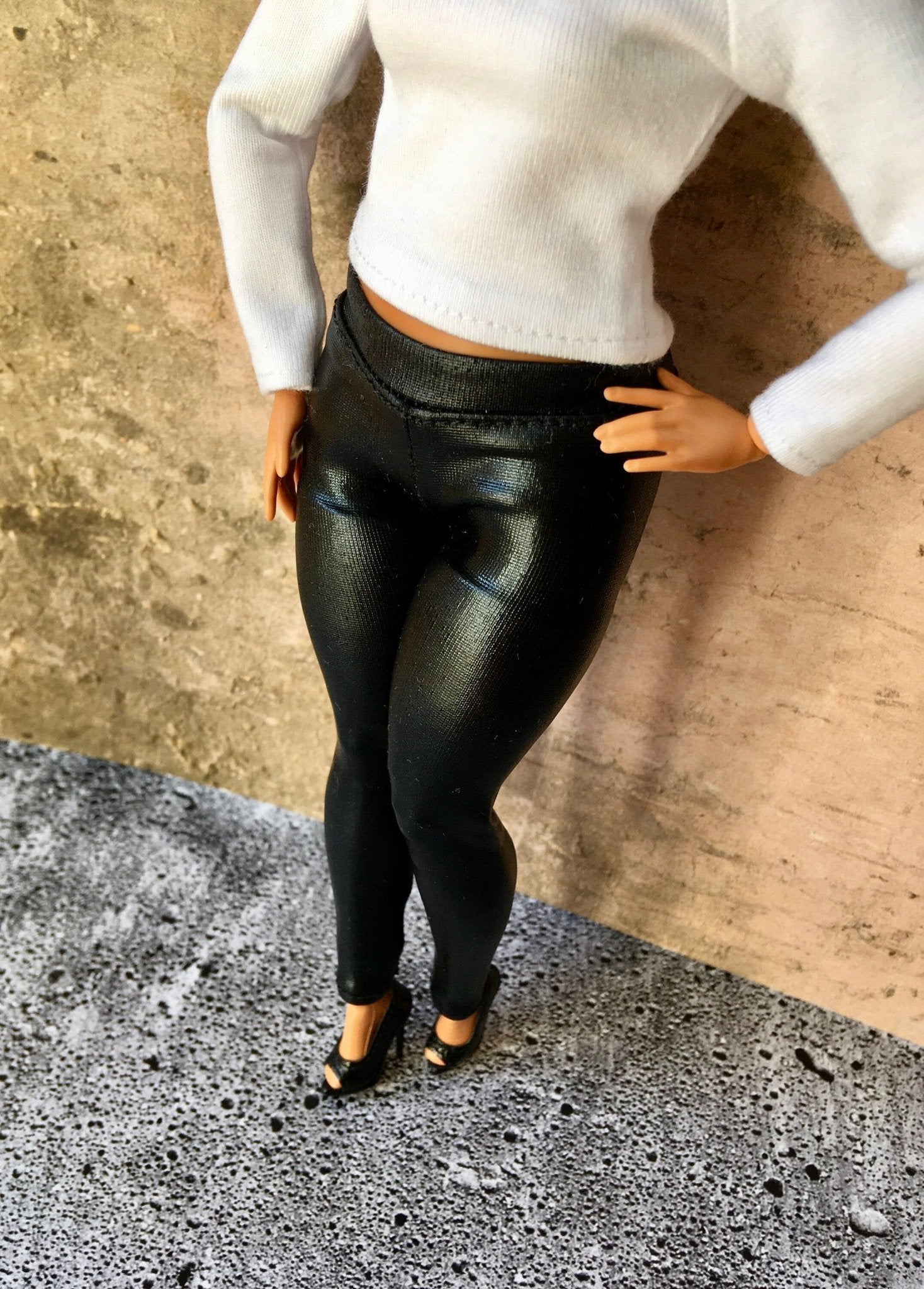 Viper Faux Leather Leggings for Curvy Doll 1/6-scale - Bouutique.com