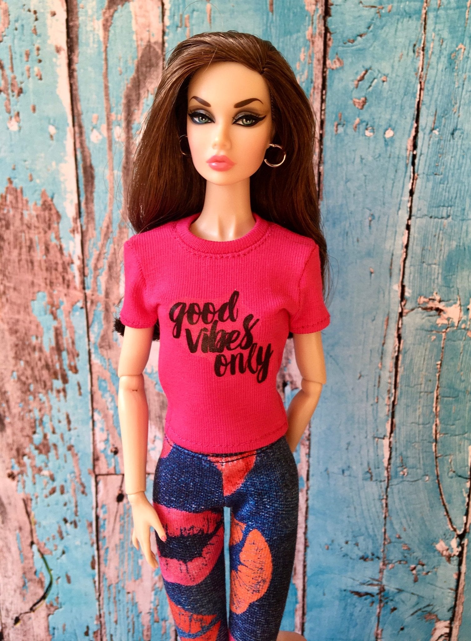 Vital Print T-shirt "good vibes only" Design for Poppy Parker Doll, many colors - Bouutique.com